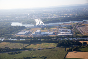 Vue aérienne de Zone industrielle d'Oberwald à Wörth am Rhein dans le département Rhénanie-Palatinat, Allemagne