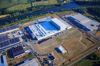 Zone industrielle d'Oberwald avec SKA Sitze GmbH, WAS Logistics, Com Transporte GmbH et le groupe NUSS à Wörth am Rhein dans le département Rhénanie-Palatinat, Allemagne vue du ciel