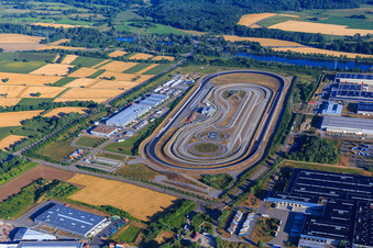 Vue aérienne de Site d'essai Daimler Truck EVZ dans la zone industrielle d'Oberwald à Wörth am Rhein dans le département Rhénanie-Palatinat, Allemagne