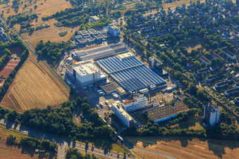 Chantier de construction chez L'OREAL Produktion Deutschland GmbH & Co. KG à le quartier Nordweststadt in Karlsruhe dans le département Bade-Wurtemberg, Allemagne depuis l'avion