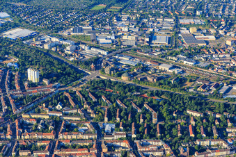 Vue aérienne de Entre Weinbrennerstraße et Südtangente (B10) à le quartier Grünwinkel in Karlsruhe dans le département Bade-Wurtemberg, Allemagne