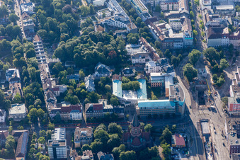 Vue aérienne de Chantier de construction avec travaux de creusement de tunnel pour le tracé et l'aménagement de l'U-Strab à Kaiserplatz/Mühlburger Tor à le quartier Innenstadt-West in Karlsruhe dans le département Bade-Wurtemberg, Allemagne