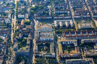 Photographie aérienne de Brauerstraße avec Forterro Deutschland Abas GmbH, Agence pour l'emploi Karlsruhe-Rastatt, Procureur général fédéral près la Cour fédérale de justice et Académie d'État des arts Karlsruhe (HfG) à le quartier Südweststadt in Karlsruhe dans le département Bade-Wurtemberg, Allemagne