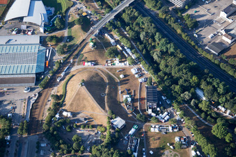 Vue aérienne de Les festivals de musique sur le terrain de concert de Günter-Klotz-Anlage à le quartier Südweststadt in Karlsruhe dans le département Bade-Wurtemberg, Allemagne