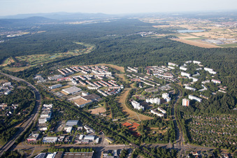 Vue aérienne de Quartier Oberreut in Karlsruhe dans le département Bade-Wurtemberg, Allemagne
