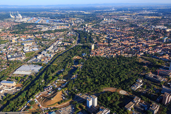 Vue aérienne de Le festival au complexe Günther Klotz à le quartier Südweststadt in Karlsruhe dans le département Bade-Wurtemberg, Allemagne