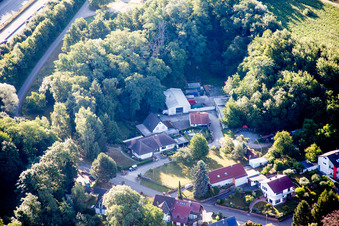 Vue aérienne de Hohenwettersbacherstraße 38, « atelier jeunesse ouvert Karlsruhe » à la carrière à le quartier Grünwettersbach in Karlsruhe dans le département Bade-Wurtemberg, Allemagne