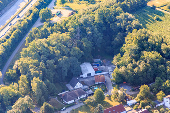 Vue aérienne de Hohenwettersbacherstraße 38, « atelier jeunesse ouvert Karlsruhe » à la carrière à le quartier Grünwettersbach in Karlsruhe dans le département Bade-Wurtemberg, Allemagne