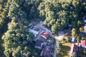 Enregistrement par drone de Hohenwettersbacherstraße 38, « atelier jeunesse ouvert Karlsruhe » à la carrière à le quartier Grünwettersbach in Karlsruhe dans le département Bade-Wurtemberg, Allemagne