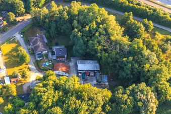 Enregistrement par drone de Hohenwettersbacherstraße 38, « atelier jeunesse ouvert Karlsruhe » à la carrière à le quartier Grünwettersbach in Karlsruhe dans le département Bade-Wurtemberg, Allemagne