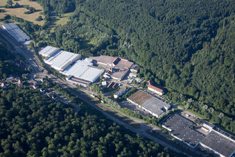Zone industrielle de la filature d'Albtal à Ettlingen dans le département Bade-Wurtemberg, Allemagne hors des airs