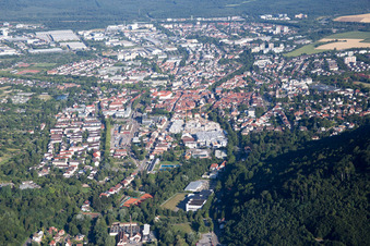Vue aérienne de De la vallée de l'Alb à Ettlingen dans le département Bade-Wurtemberg, Allemagne