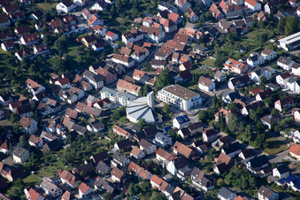 Vue aérienne de Saint Antoine à le quartier Spessart in Ettlingen dans le département Bade-Wurtemberg, Allemagne
