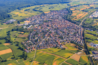 Vue aérienne de Vue de la ville depuis le sud à Hagenbach dans le département Rhénanie-Palatinat, Allemagne