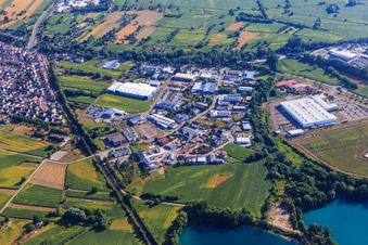 Vue aérienne de Zone industrielle Industriestraße du sud avec OFTEC Oberflächentechnik GmbH & Co. KG et Faurecia Interieur Systeme GmbH à Hagenbach dans le département Rhénanie-Palatinat, Allemagne