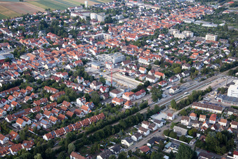 Vue aérienne de Au centre-ville" Nouveau bâtiment de RiBa GmbH entre Bismarck- et Gartenstr. à Kandel dans le département Rhénanie-Palatinat, Allemagne