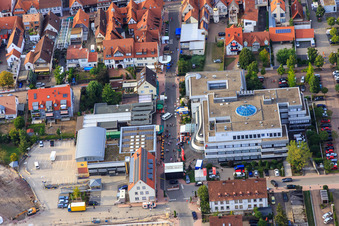 Vue aérienne de Association de l'administration des communes Kandel et Sparkasse Südpfalz à Kandel dans le département Rhénanie-Palatinat, Allemagne