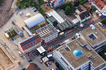 Vue aérienne de Festival municipal de Kandeler 2015 entre l'administration Verbandsgemeinde Kandel et la Sparkasse Südpfalz à Kandel dans le département Rhénanie-Palatinat, Allemagne