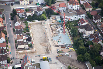 Au centre-ville" Nouveau bâtiment de RiBa GmbH entre Bismarck- et Gartenstr. à Kandel dans le département Rhénanie-Palatinat, Allemagne depuis l'avion
