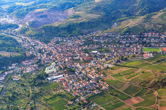 Vue aérienne de Vue de la vallée de Qeichtal depuis le sud-est à Albersweiler dans le département Rhénanie-Palatinat, Allemagne