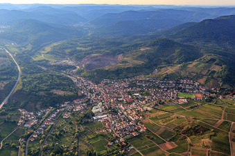 Photographie aérienne de Vue de la vallée de Qeichtal depuis le sud-est à Albersweiler dans le département Rhénanie-Palatinat, Allemagne