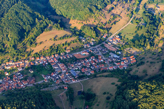 Vue aérienne de Schulstr à Eußerthal dans le département Rhénanie-Palatinat, Allemagne