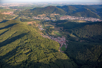 Vue aérienne de Quartier Gräfenhausen in Annweiler am Trifels dans le département Rhénanie-Palatinat, Allemagne