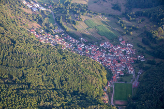 Vue aérienne de Quartier Gräfenhausen in Annweiler am Trifels dans le département Rhénanie-Palatinat, Allemagne