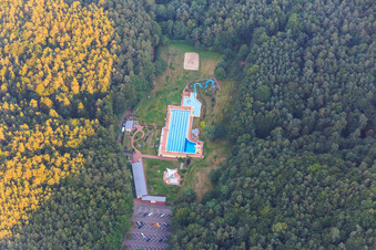 Vue aérienne de Piscine extérieure de Wasgau Hauenstein à Hauenstein dans le département Rhénanie-Palatinat, Allemagne