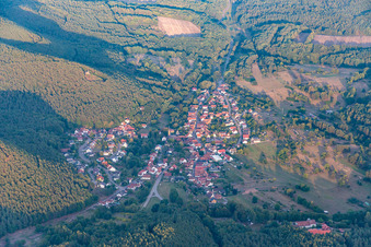 Enregistrement par drone de Birkenhördt dans le département Rhénanie-Palatinat, Allemagne