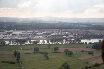 Vue aérienne de Zone industrielle N depuis l'est à Worms dans le département Rhénanie-Palatinat, Allemagne