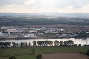 Vue aérienne de Zone industrielle N depuis l'est à Worms dans le département Rhénanie-Palatinat, Allemagne