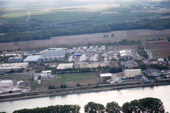 Vue oblique de Zone industrielle N depuis l'est à Worms dans le département Rhénanie-Palatinat, Allemagne