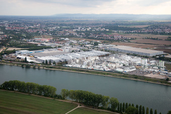 Zone industrielle N depuis l'est à Worms dans le département Rhénanie-Palatinat, Allemagne d'en haut