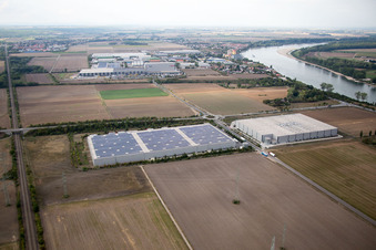 Vue aérienne de Zone industrielle du Nord sur le Rhin à le quartier Herrnsheim in Worms dans le département Rhénanie-Palatinat, Allemagne