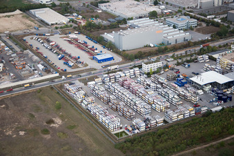 Zone industrielle Im Langgewan, société de transport Kube & Kubenz à Worms dans le département Rhénanie-Palatinat, Allemagne vu d'un drone