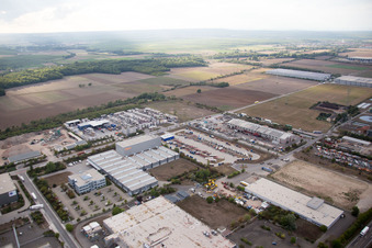 Vue d'oiseau de Zone industrielle Im Langgewan, société de transport Kube & Kubenz à Worms dans le département Rhénanie-Palatinat, Allemagne