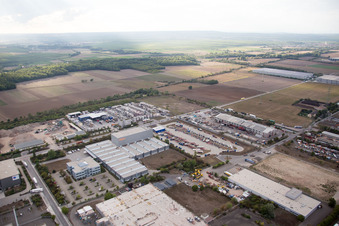 Zone industrielle Im Langgewan, société de transport Kube & Kubenz à Worms dans le département Rhénanie-Palatinat, Allemagne vue du ciel