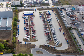 Vue aérienne de Centre logistique dans les locaux de l'entreprise de transport Kube & Kubenz dans la zone industrielle Im Langgewann à Worms dans le département Rhénanie-Palatinat, Allemagne