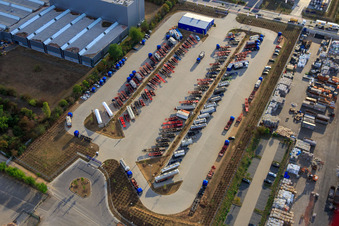 Vue aérienne de Zone industrielle Im Langgewan, société de transport Kube & Kubenz et Hempt GmbH à Worms dans le département Rhénanie-Palatinat, Allemagne