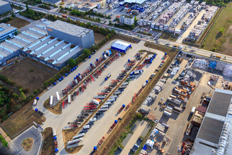 Vue aérienne de Zone industrielle Im Langgewan, société de transport Kube & Kubenz et Hempt GmbH à Worms dans le département Rhénanie-Palatinat, Allemagne