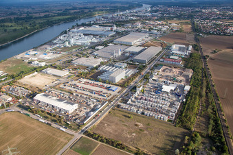 Entrepôts et bâtiments d'expédition Kube & Kubenz à Worms dans le département Rhénanie-Palatinat, Allemagne depuis l'avion