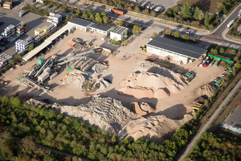 Zone industrielle du Nord sur le Rhin à Worms dans le département Rhénanie-Palatinat, Allemagne du point de vue du drone