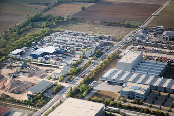 Zone industrielle Im Langgewan, société de transport Kube & Kubenz à Worms dans le département Rhénanie-Palatinat, Allemagne d'un drone