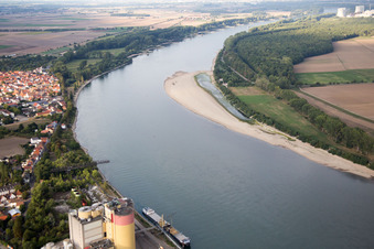 Vue aérienne de Quartier Rheindürkheim in Worms dans le département Rhénanie-Palatinat, Allemagne