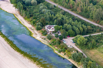 Vue aérienne de Vers le ferry Norheim Rhin à le quartier Nordheim in Biblis dans le département Hesse, Allemagne