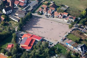 Photographie aérienne de Champ de foire à le quartier Drusweiler in Kapellen-Drusweiler dans le département Rhénanie-Palatinat, Allemagne