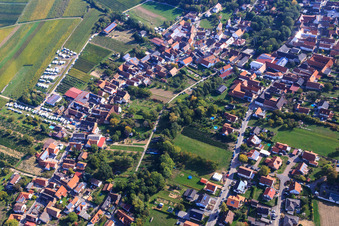 Vue aérienne de Vue d'ensemble du village depuis l'ouest à Dierbach dans le département Rhénanie-Palatinat, Allemagne