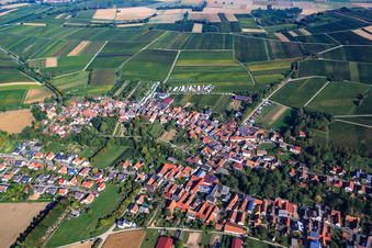 Vue aérienne de Vue d'ensemble du village depuis le sud à Dierbach dans le département Rhénanie-Palatinat, Allemagne