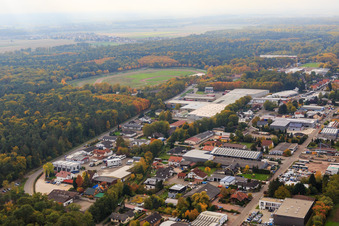 Vue aérienne de Zone industrielle d'Am Kleinwald à Herxheim bei Landau dans le département Rhénanie-Palatinat, Allemagne
